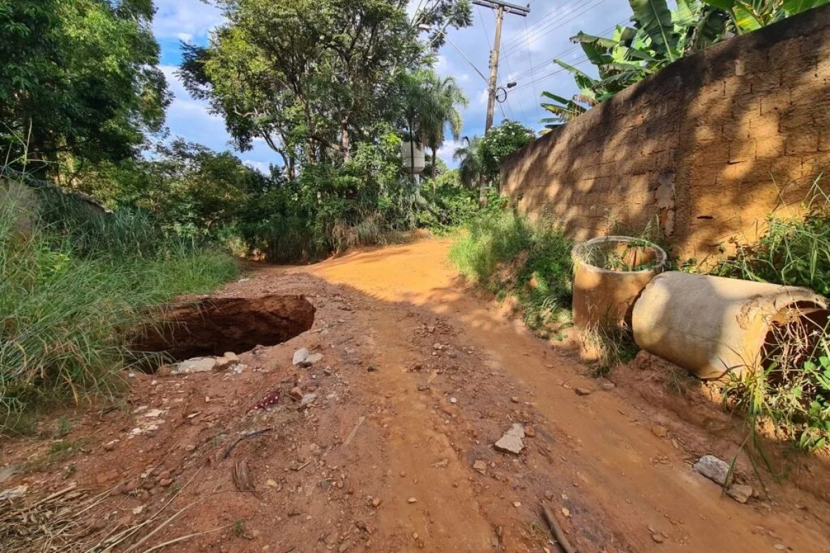 Moradores do Residencial Sítio Recreio do Ipê sofrem com falta de infraestrutura